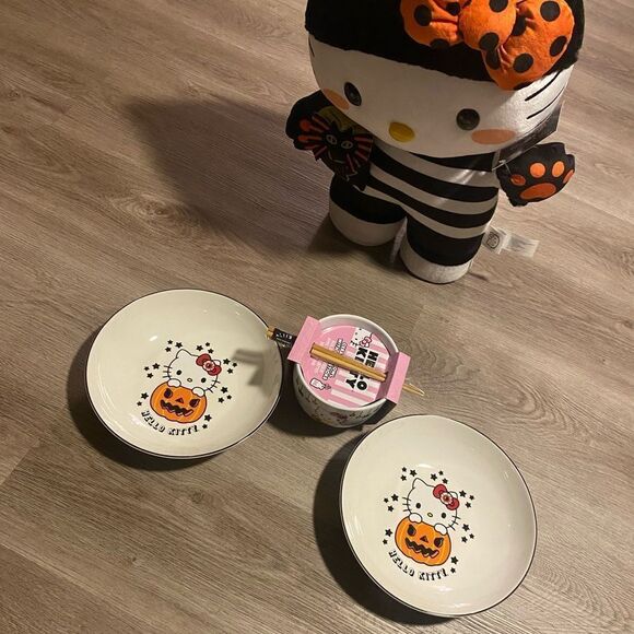 Hello Kitty Dining Bundle - Picture 1 of 7